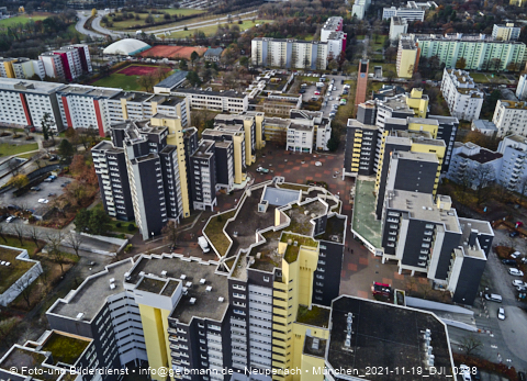 19.11.2021 - Marx-Zentrum, Studentenwohnheim und Wohnanlage Karl-Marx-Ring 52-62 und KMR 53-57c