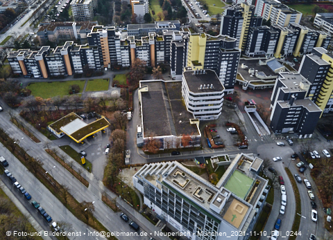 19.11.2021 - Marx-Zentrum, Studentenwohnheim und Wohnanlage Karl-Marx-Ring 52-62 und KMR 53-57c