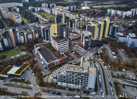 19.11.2021 - Marx-Zentrum, Studentenwohnheim und Wohnanlage Karl-Marx-Ring 52-62 und KMR 53-57c