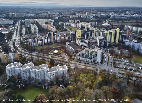 19.11.2021 - Marx-Zentrum, Studentenwohnheim und Wohnanlage Karl-Marx-Ring 52-62 und KMR 53-57c