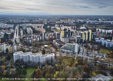 19.11.2021 - Marx-Zentrum, Studentenwohnheim und Wohnanlage Karl-Marx-Ring 52-62 und KMR 53-57c