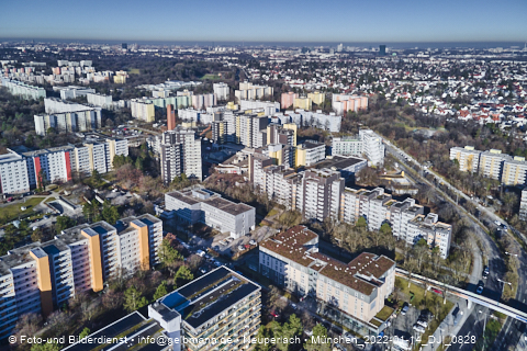 14.01.2022 - Marx-Zentrum, Studentenwohnheim und Wohnanlage Karl-Marx-Ring 52-62 und KMR 53-57c
