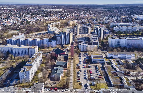 09.02.2022 - Marx-Zentrum, Studentenwohnheim und Wohnanlage Karl-Marx-Ring 52-62 und KMR 53-57c
