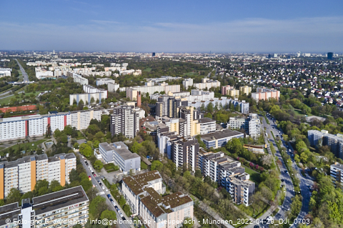 29.04.2022 - Marx-Zentrum, Studentenwohnheim und Wohnanlage Karl-Marx-Ring 52-62 und KMR 53-57c