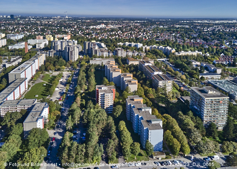 23.09.2022 - Marx-Zentrum, Studentenwohnheim und Wohnanlage Karl-Marx-Ring 52-62 und KMR 53-57c