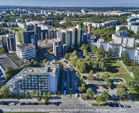 23.09.2022 - Marx-Zentrum, Studentenwohnheim und Wohnanlage Karl-Marx-Ring 52-62 und KMR 53-57c