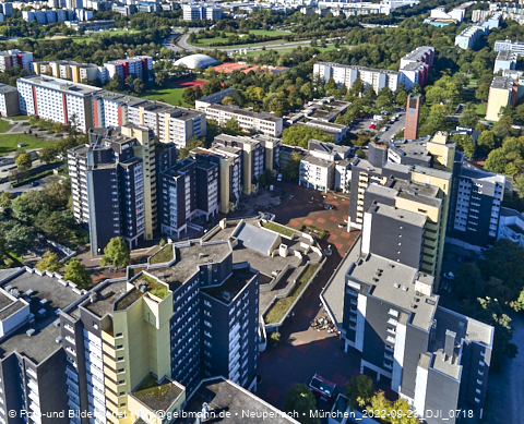 23.09.2022 - Marx-Zentrum, Studentenwohnheim und Wohnanlage Karl-Marx-Ring 52-62 und KMR 53-57c