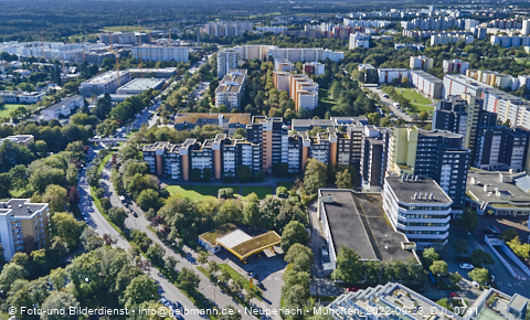 23.09.2022 - Marx-Zentrum, Studentenwohnheim und Wohnanlage Karl-Marx-Ring 52-62 und KMR 53-57c