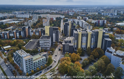 13.10.2022 - Marx-Zentrum, Studentenwohnheim und Wohnanlage Karl-Marx-Ring 52-62 und KMR 53-57c