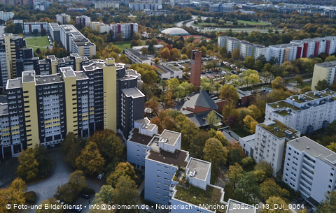 13.10.2022 - Marx-Zentrum, Studentenwohnheim und Wohnanlage Karl-Marx-Ring 52-62 und KMR 53-57c