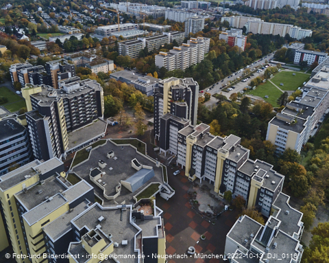 13.10.2022 - Marx-Zentrum, Studentenwohnheim und Wohnanlage Karl-Marx-Ring 52-62 und KMR 53-57c