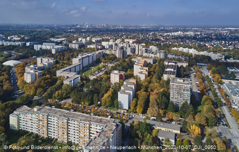 13.10.2022 - Marx-Zentrum, Studentenwohnheim und Wohnanlage Karl-Marx-Ring 52-62 und KMR 53-57c
