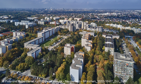 13.10.2022 - Marx-Zentrum, Studentenwohnheim und Wohnanlage Karl-Marx-Ring 52-62 und KMR 53-57c