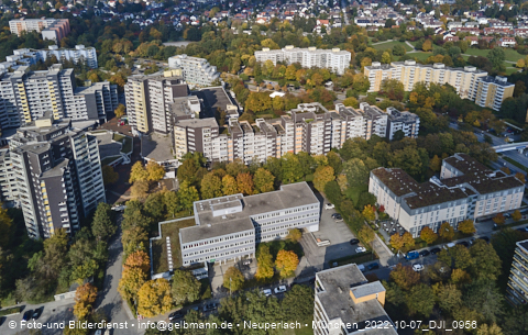 13.10.2022 - Marx-Zentrum, Studentenwohnheim und Wohnanlage Karl-Marx-Ring 52-62 und KMR 53-57c