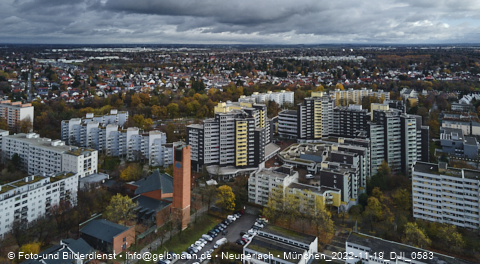 19.11.2022 - Marx-Zentrum, Studentenwohnheim und Wohnanlage Karl-Marx-Ring 52-62 und KMR 53-57c
