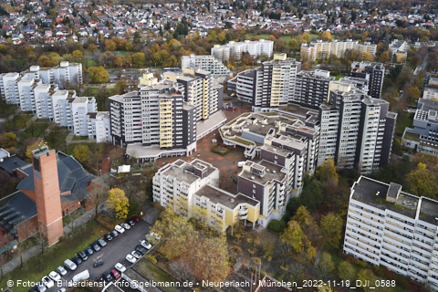 19.11.2022 - Marx-Zentrum, Studentenwohnheim und Wohnanlage Karl-Marx-Ring 52-62 und KMR 53-57c