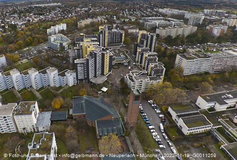 19.11.2022 - Marx-Zentrum, Studentenwohnheim und Wohnanlage Karl-Marx-Ring 52-62 und KMR 53-57c