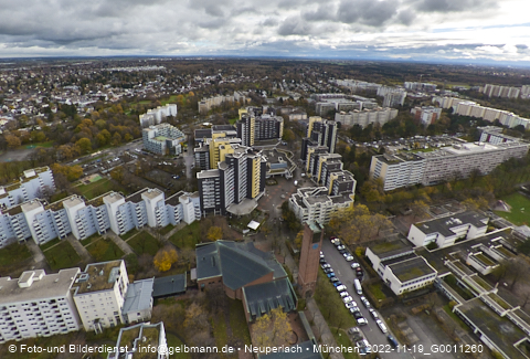 19.11.2022 - Marx-Zentrum, Studentenwohnheim und Wohnanlage Karl-Marx-Ring 52-62 und KMR 53-57c