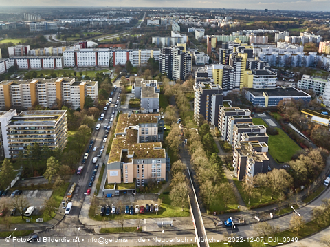 07.12.2022 - Marx-Zentrum, Studentenwohnheim und Wohnanlage Karl-Marx-Ring 52-62 und KMR 53-57c