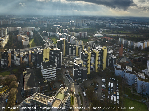 07.12.2022 - Marx-Zentrum, Studentenwohnheim und Wohnanlage Karl-Marx-Ring 52-62 und KMR 53-57c
