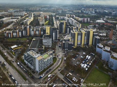 07.12.2022 - Marx-Zentrum, Studentenwohnheim und Wohnanlage Karl-Marx-Ring 52-62 und KMR 53-57c