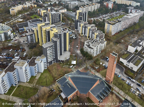 07.12.2022 - Marx-Zentrum, Studentenwohnheim und Wohnanlage Karl-Marx-Ring 52-62 und KMR 53-57c
