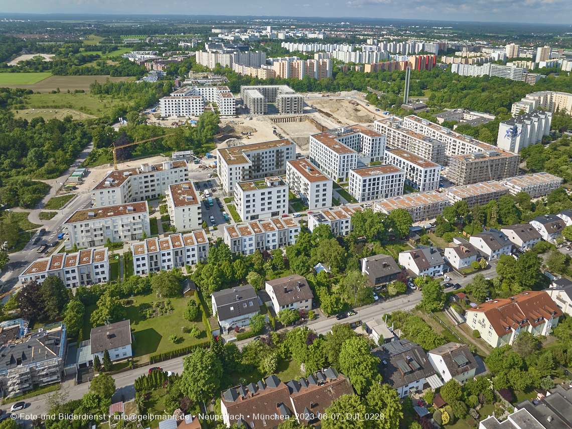07.06.2023 - Aktuelle Luftbilder aus dem Alexisquartier und Pandion Verde in Neuperlach in München