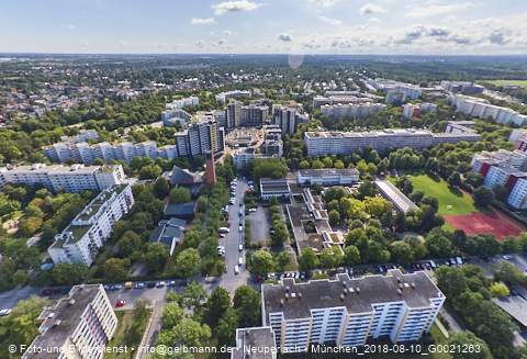 10.08.2023 - Marx-Zentrum, Studentenwohnheim, Wohnanlage Karl-Marx-Ring 52-62, KMR 53-57c Umgebung