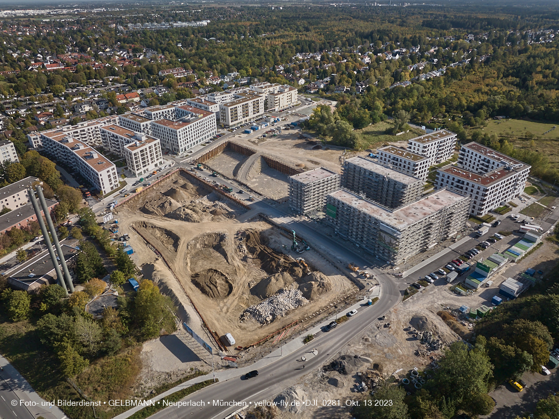 13.10.2023 - DEMOS-Baustelle und BayernHeim-Baustelle Alexisquartier udn Pandion Verde in Neuperlach