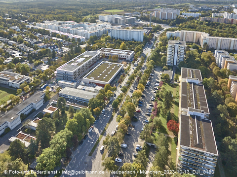 13.10.2023 - Karl-Marx-Ring 52-62 und Marx-Zentrum mit Umgebung in Neuperlach