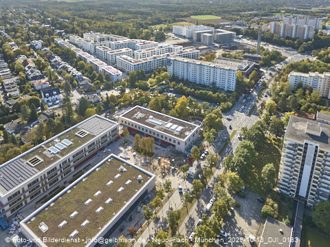 13.10.2023 - Karl-Marx-Ring 52-62 und Marx-Zentrum mit Umgebung in Neuperlach