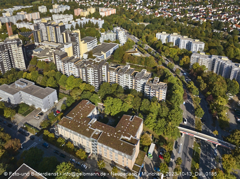 13.10.2023 - Karl-Marx-Ring 52-62 und Marx-Zentrum mit Umgebung in Neuperlach