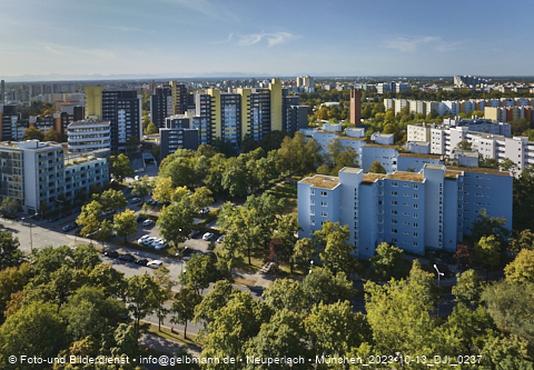 13.10.2023 - Karl-Marx-Ring 52-62 und Marx-Zentrum mit Umgebung in Neuperlach