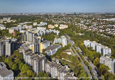 13.10.2023 - Karl-Marx-Ring 52-62 und Marx-Zentrum mit Umgebung in Neuperlach