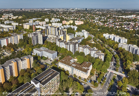 13.10.2023 - Karl-Marx-Ring 52-62 und Marx-Zentrum mit Umgebung in Neuperlach