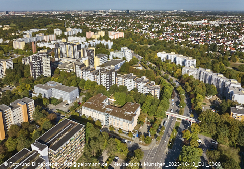 13.10.2023 - Karl-Marx-Ring 52-62 und Marx-Zentrum mit Umgebung in Neuperlach