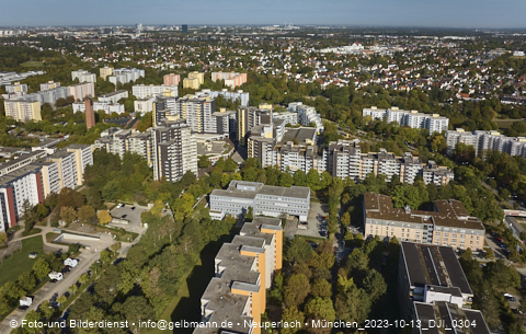 13.10.2023 - Karl-Marx-Ring 52-62 und Marx-Zentrum mit Umgebung in Neuperlach