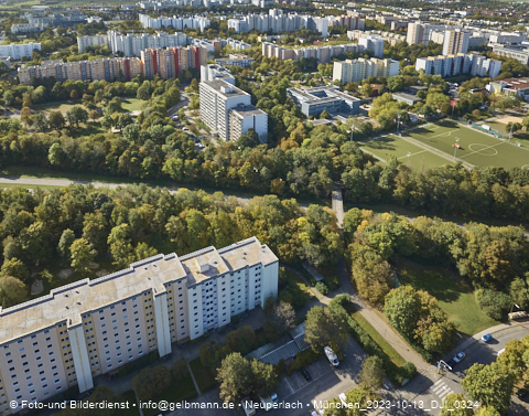 13.10.2023 - Karl-Marx-Ring 52-62 und Marx-Zentrum mit Umgebung in Neuperlach