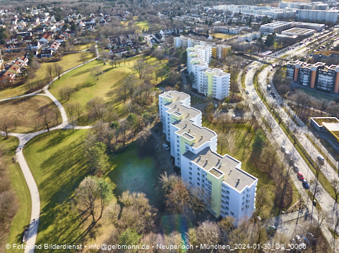 30.01.2024 - Marx-Zentrum, Studentenwohnheim und Wohnanlage Karl-Marx-Ring 52-62 und KMR 53-57c