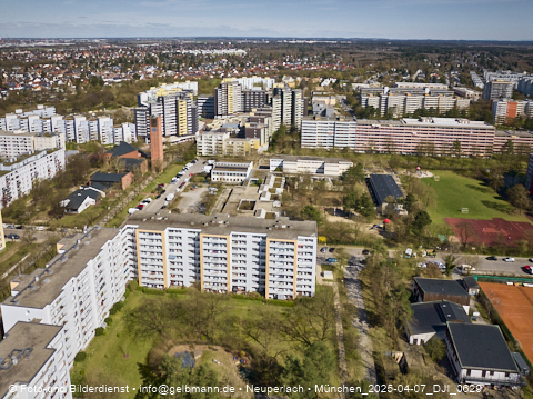 07.04.2025 - Münchner Wohnen am Karl-Marx-Ring 11-21 in Neuperlach
