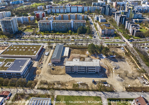 07.04.2025 - Marx-Zentrum, Studentenwohnheim, Wohnanlage Karl-Marx-Ring 52-62, KMR 53-57c Umgebung