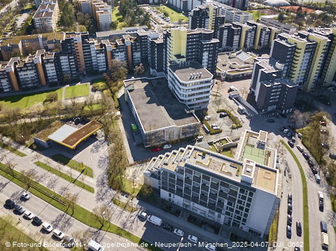 07.04.2025 - Marx-Zentrum, Studentenwohnheim, Wohnanlage Karl-Marx-Ring 52-62, KMR 53-57c Umgebung