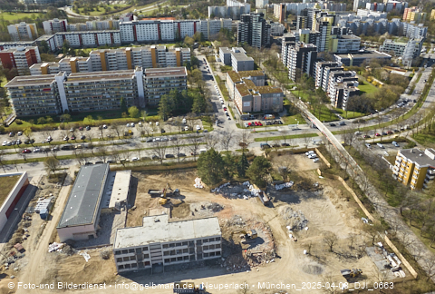 08.04.2025 - Marx-Zentrum, Studentenwohnheim, Wohnanlage Karl-Marx-Ring 52-62, KMR 53-57c Umgebung