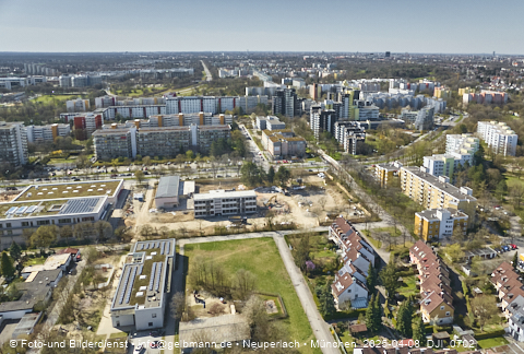 08.04.2025 - Marx-Zentrum, Studentenwohnheim, Wohnanlage Karl-Marx-Ring 52-62, KMR 53-57c Umgebung