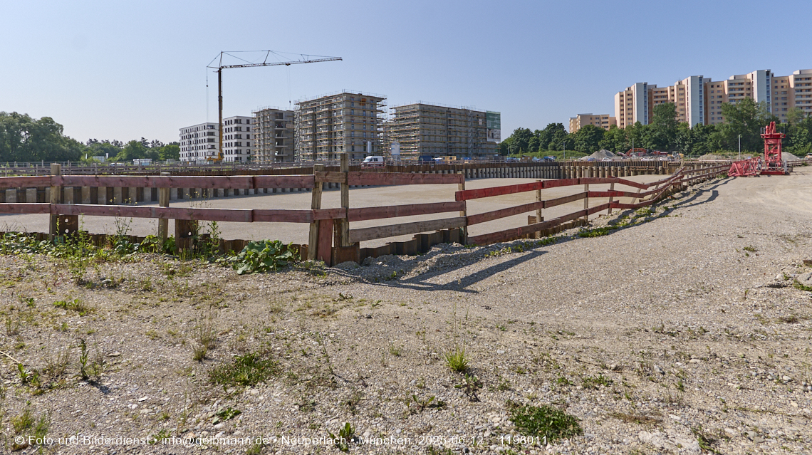 12.06.2025 - Alexisquartier_mit_Wohnanlage Karl-Marx-Ring 52-62 und das Marx-Zentrum in Neuperlach