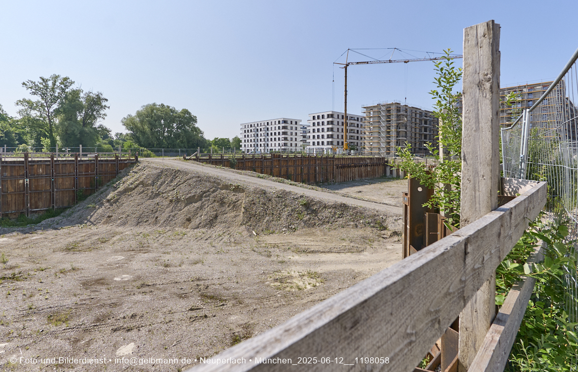 12.06.2025 - Alexisquartier_mit_Wohnanlage Karl-Marx-Ring 52-62 und das Marx-Zentrum in Neuperlach