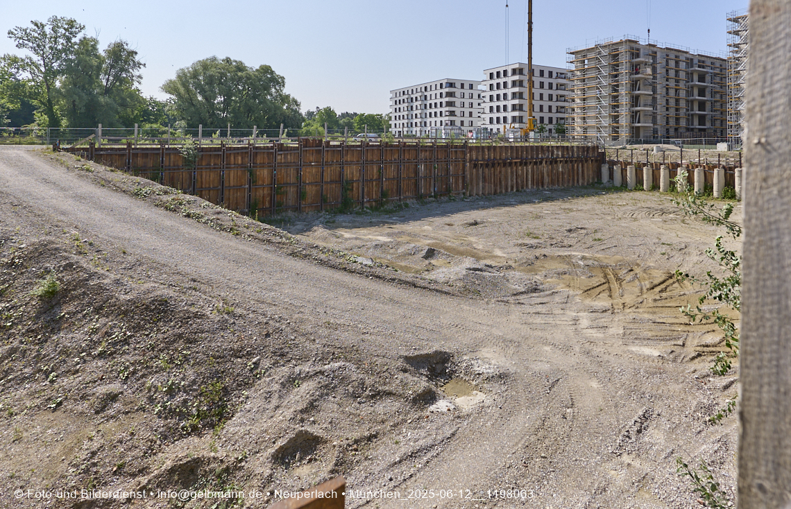 12.06.2025 - Alexisquartier_mit_Wohnanlage Karl-Marx-Ring 52-62 und das Marx-Zentrum in Neuperlach