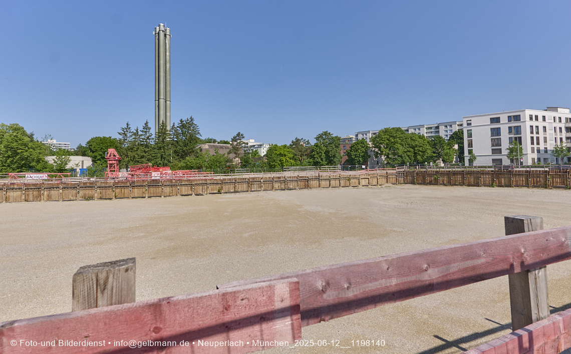 12.06.2025 - Alexisquartier_mit_Wohnanlage Karl-Marx-Ring 52-62 und das Marx-Zentrum in Neuperlach