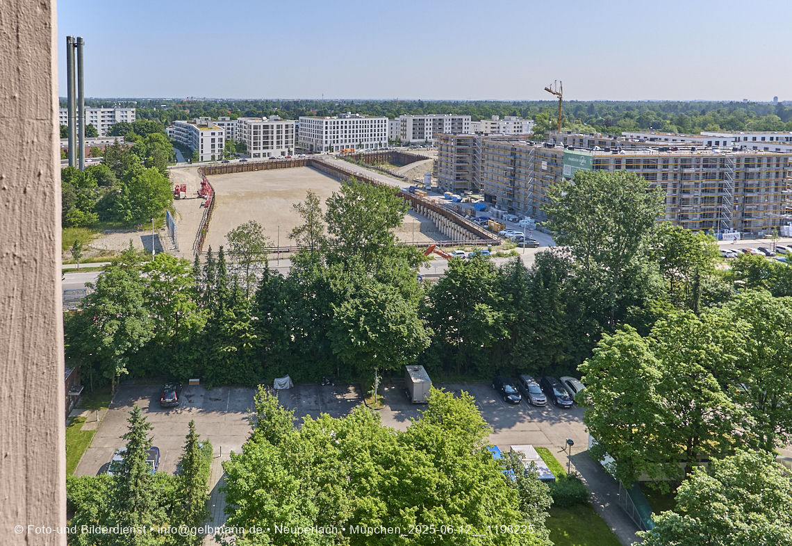 12.06.2025 - Alexisquartier_mit_Wohnanlage Karl-Marx-Ring 52-62 und das Marx-Zentrum in Neuperlach