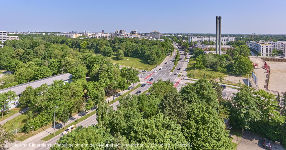 12.06.2025 - Alexisquartier_mit_Wohnanlage Karl-Marx-Ring 52-62 und das Marx-Zentrum in Neuperlach